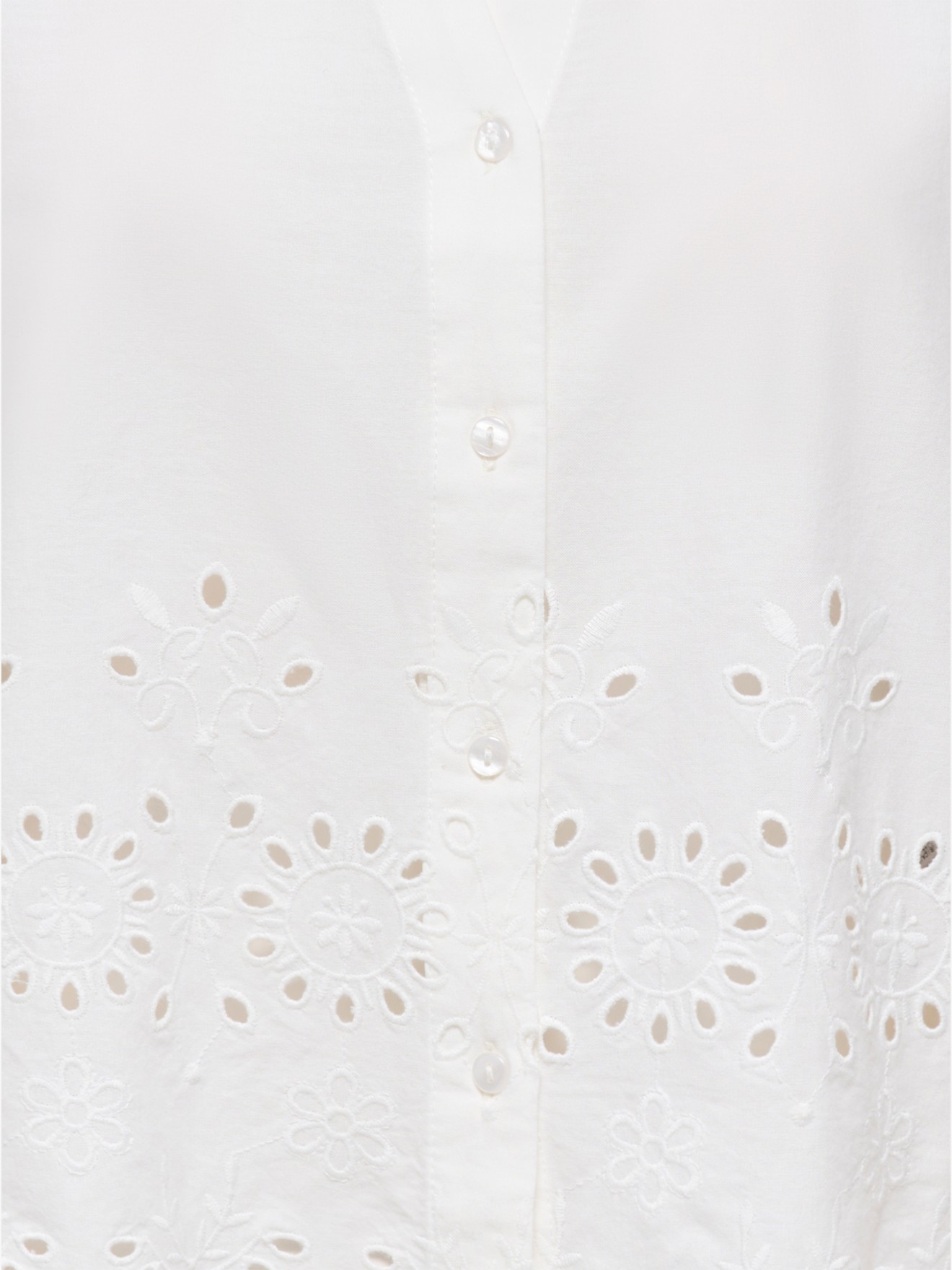 Camisa com Bordado Perfurado