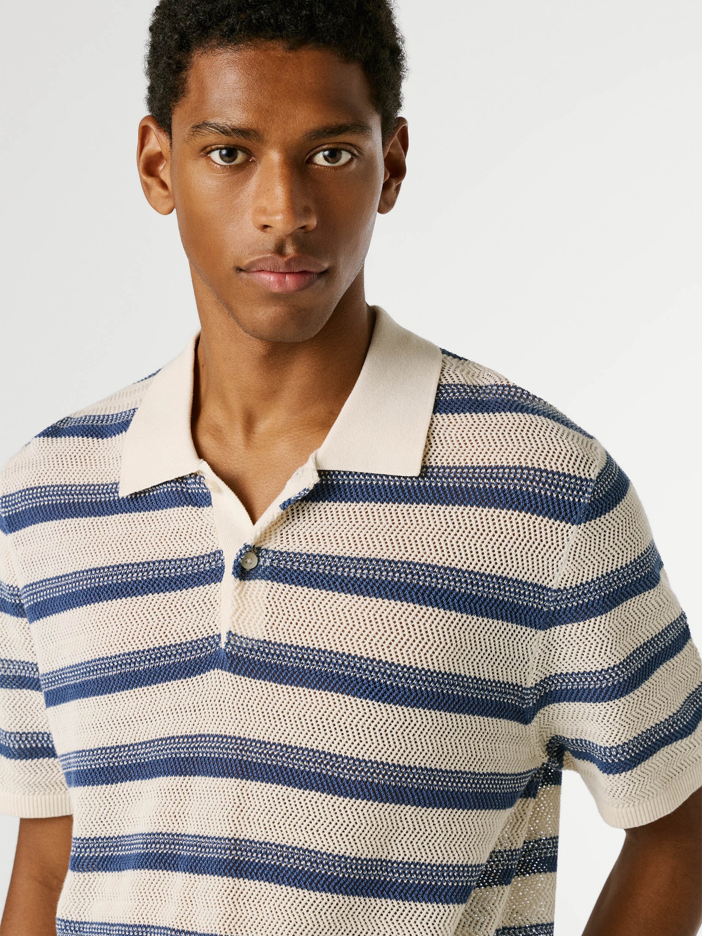 Polo com Padrão de Riscas