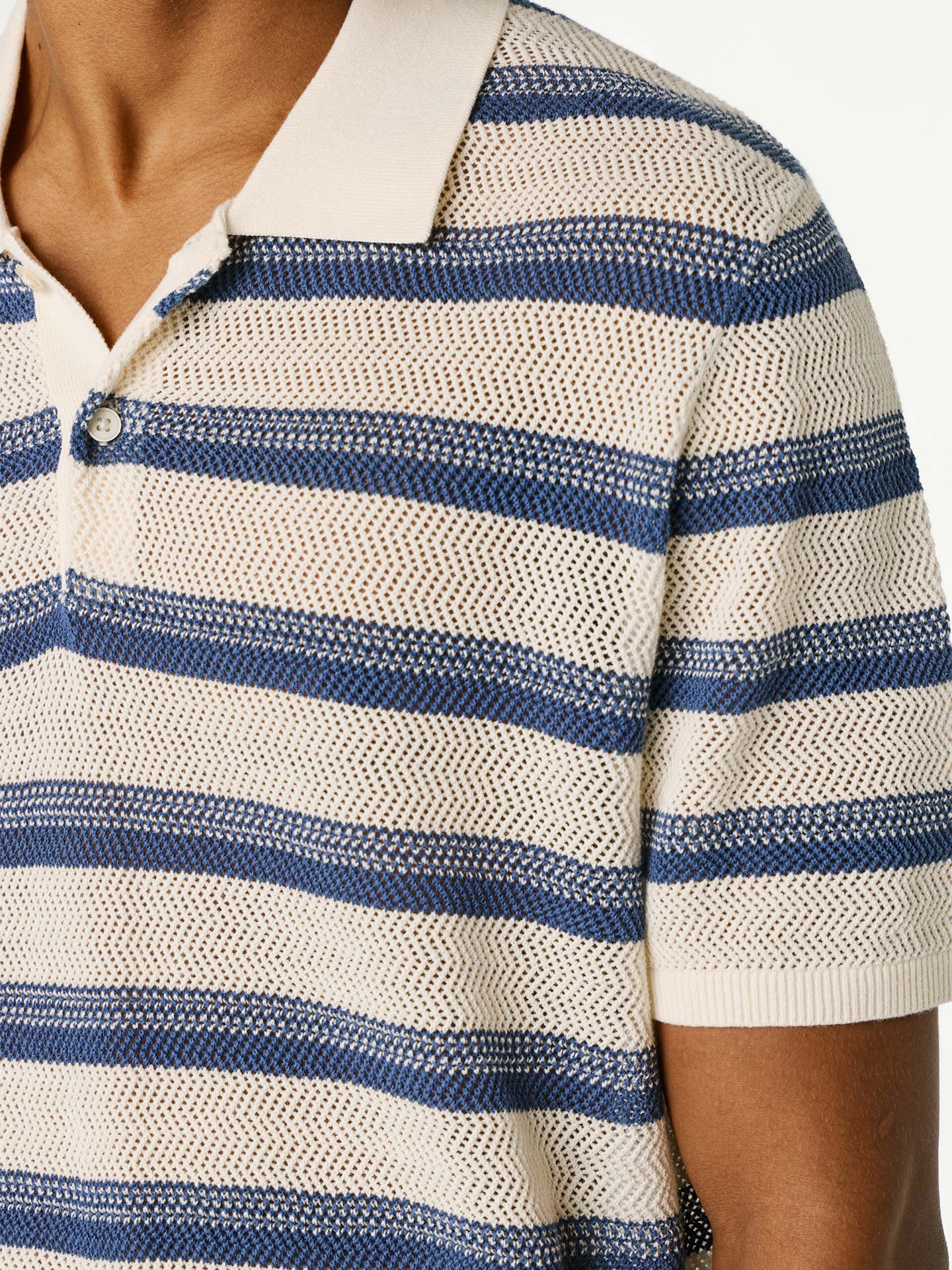 Polo com Padrão de Riscas