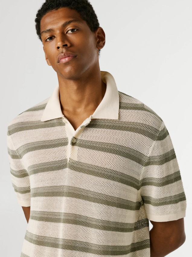 Polo com Padrão de Riscas