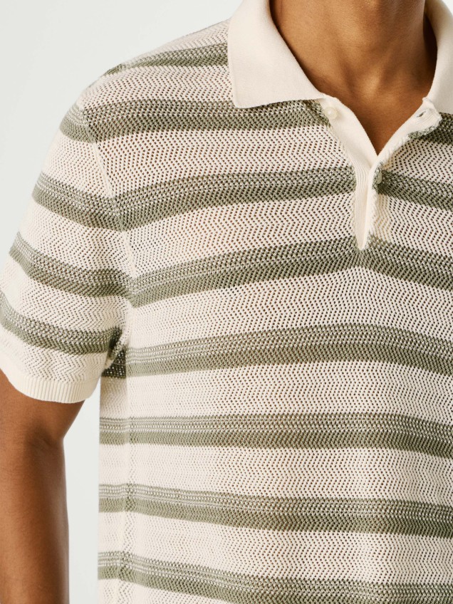 Polo com Padrão de Riscas