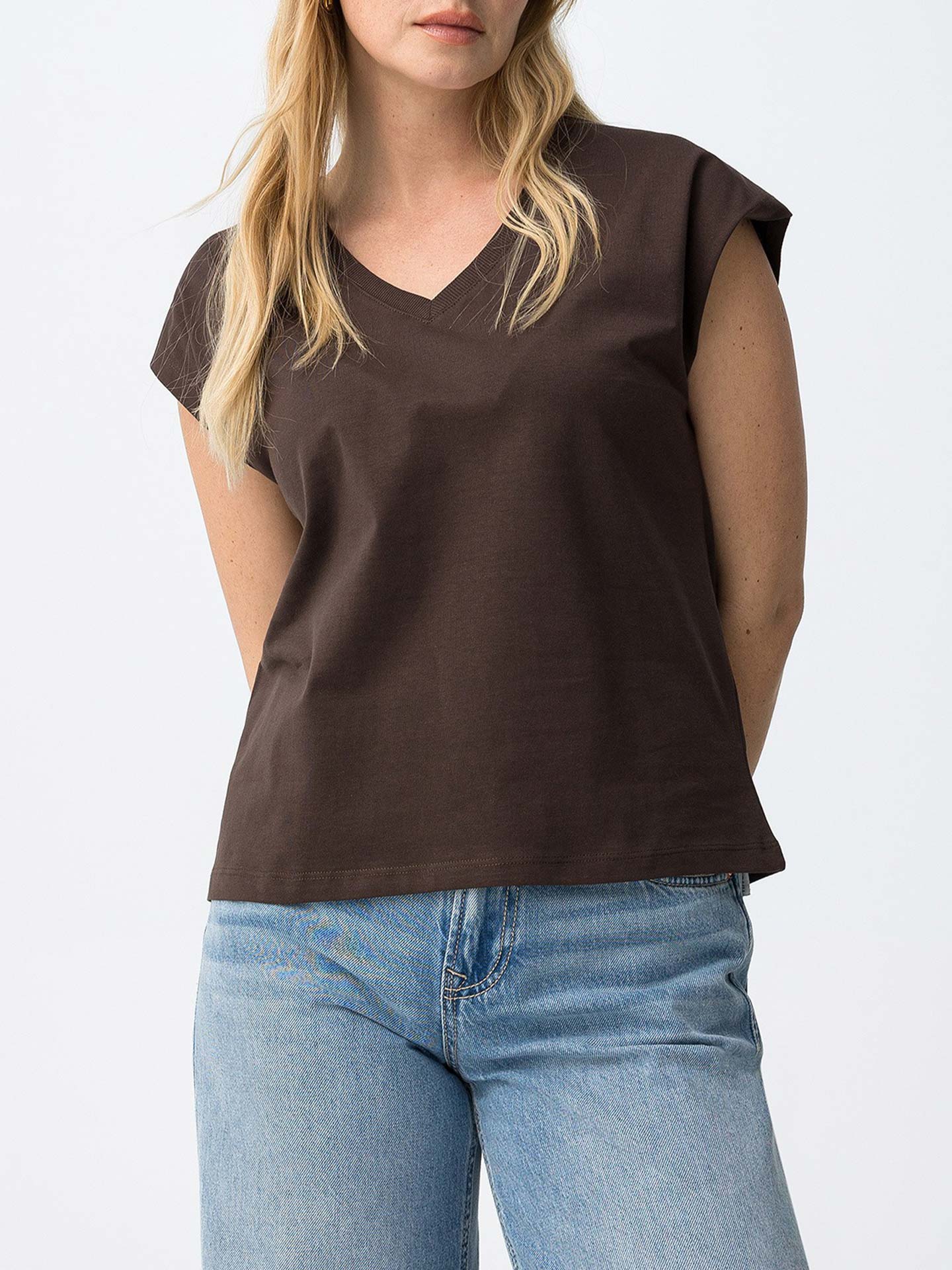 T-shirt com Decote em V