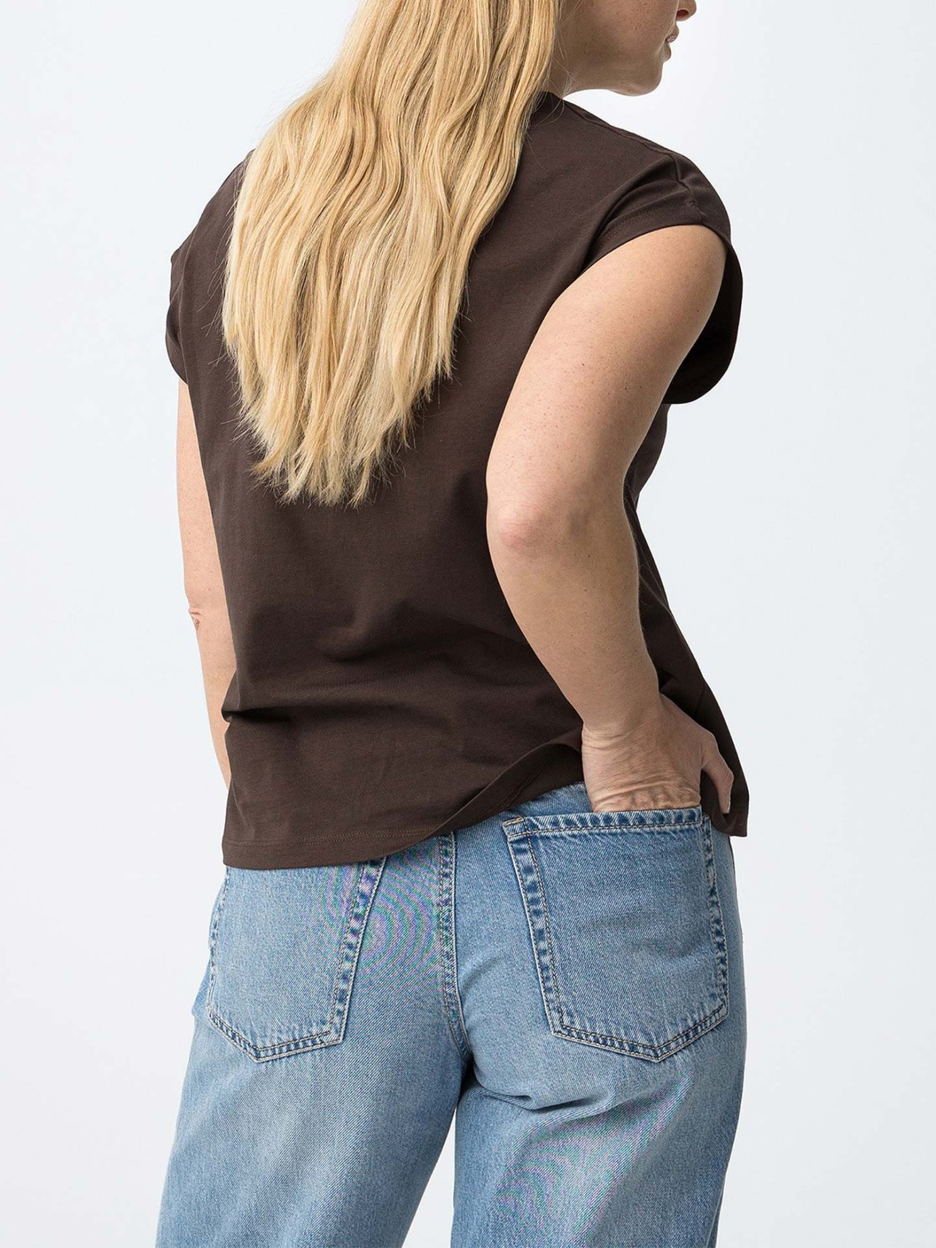 T-shirt com Decote em V
