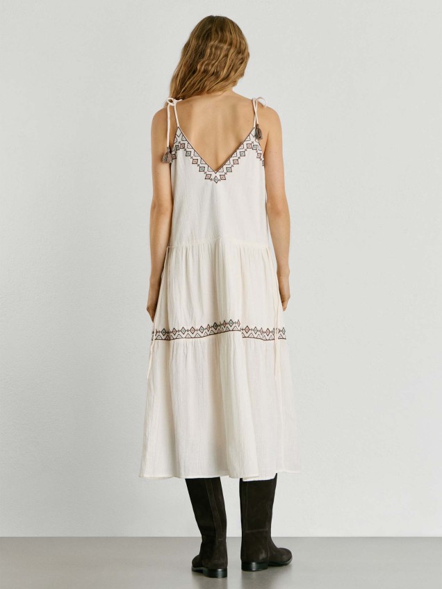 Vestido Comprido com Bordados