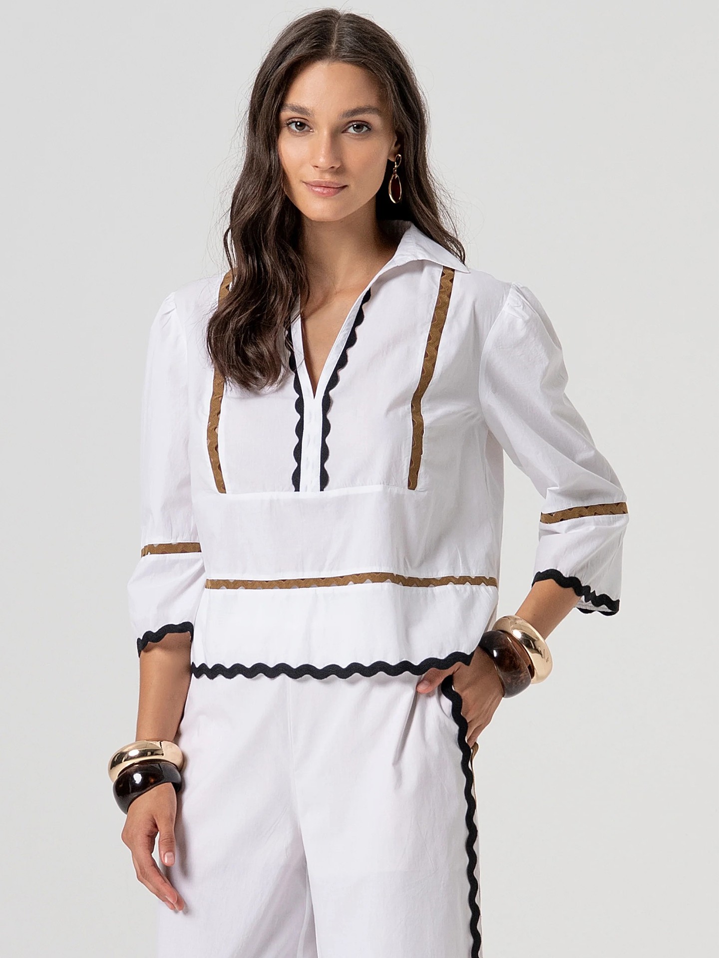 Blusa com Detalhes Ondulados