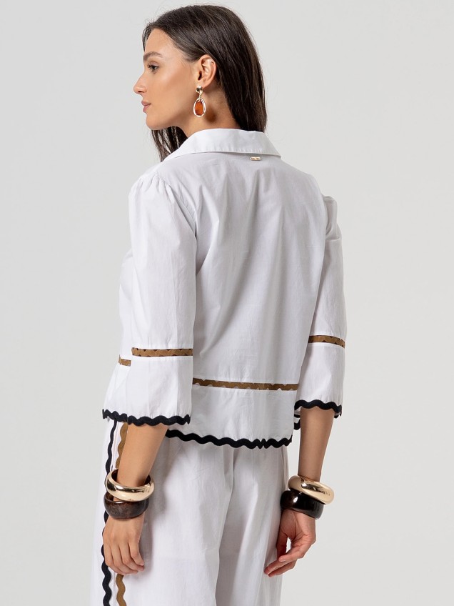 Blusa com Detalhes Ondulados
