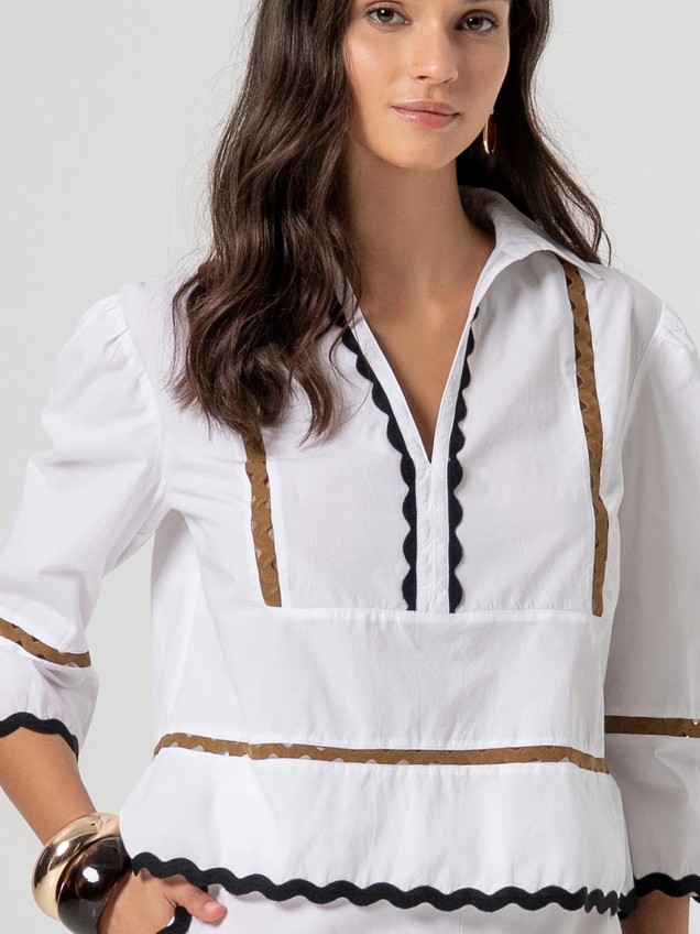 Blusa com Detalhes Ondulados