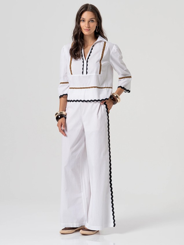 Blusa com Detalhes Ondulados