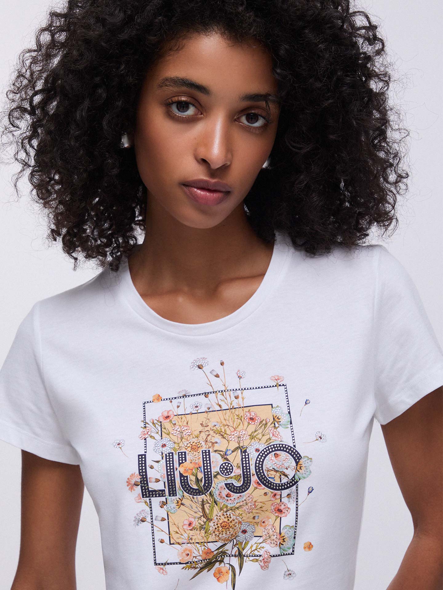 T-shirt com Estampado Floral e Brilhantes