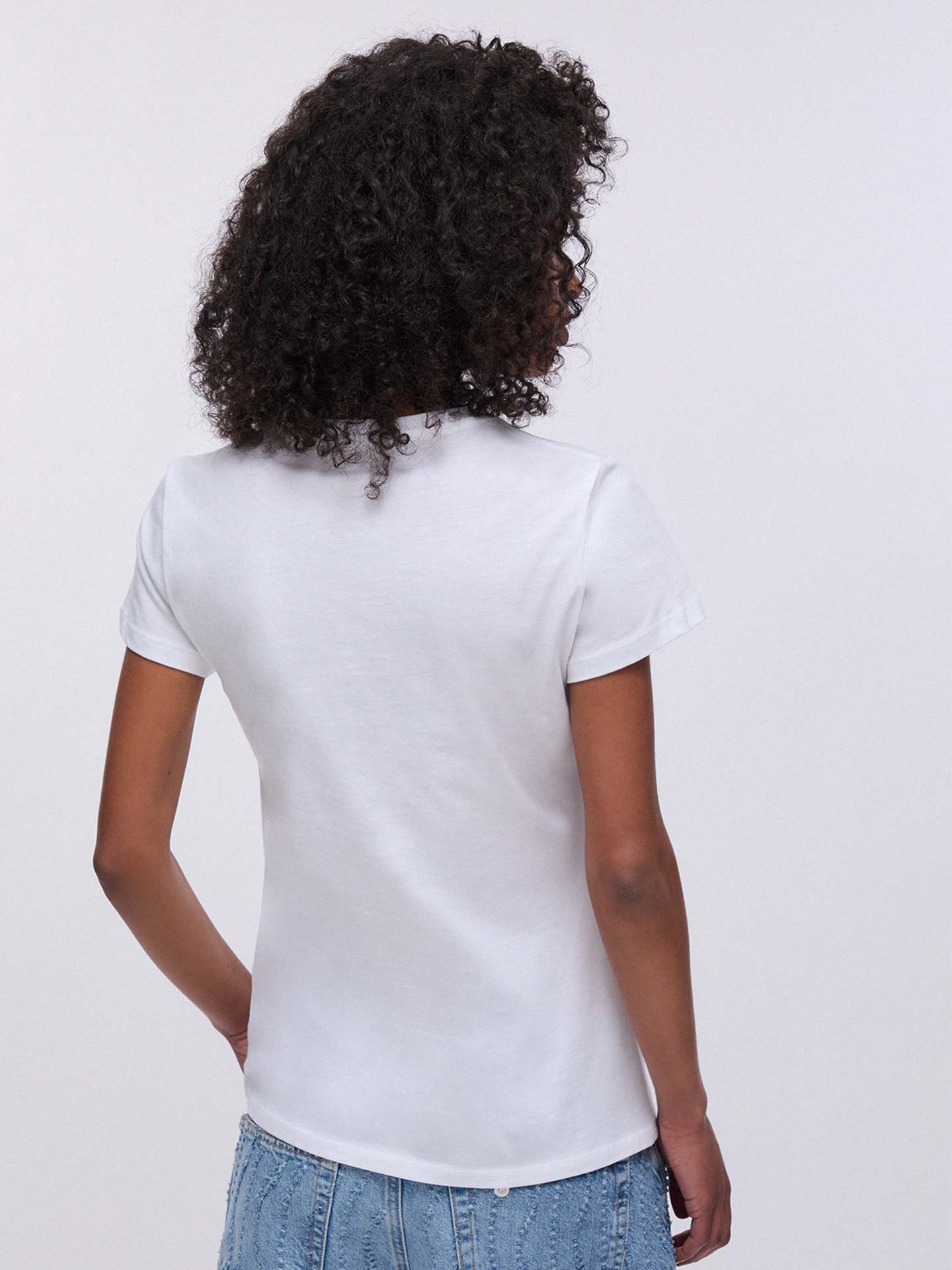 T-shirt com Estampado Floral e Brilhantes