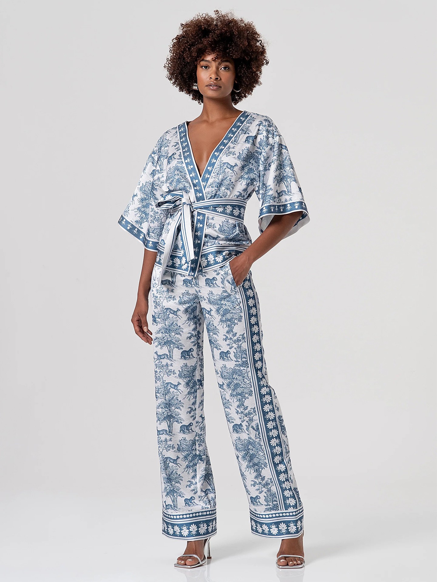 Casaco Estilo Kimono com Cinto