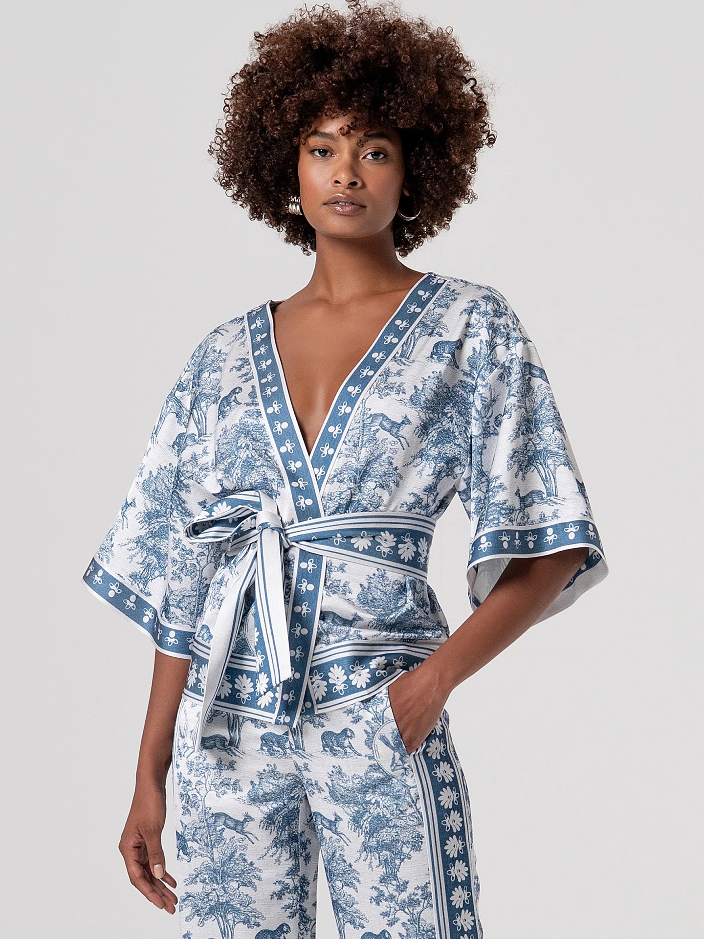 Casaco Estilo Kimono com Cinto
