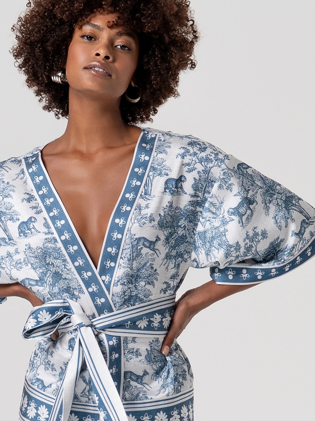 Casaco Estilo Kimono com Cinto