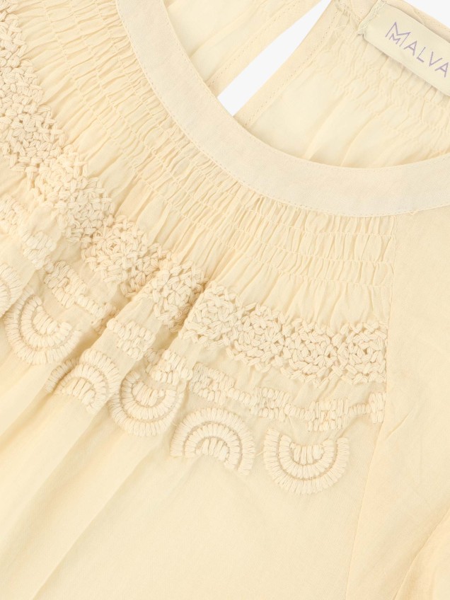 Blusa com Detalhe Bordado