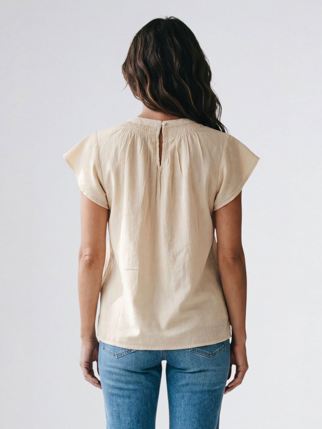 Blusa com Detalhe Bordado