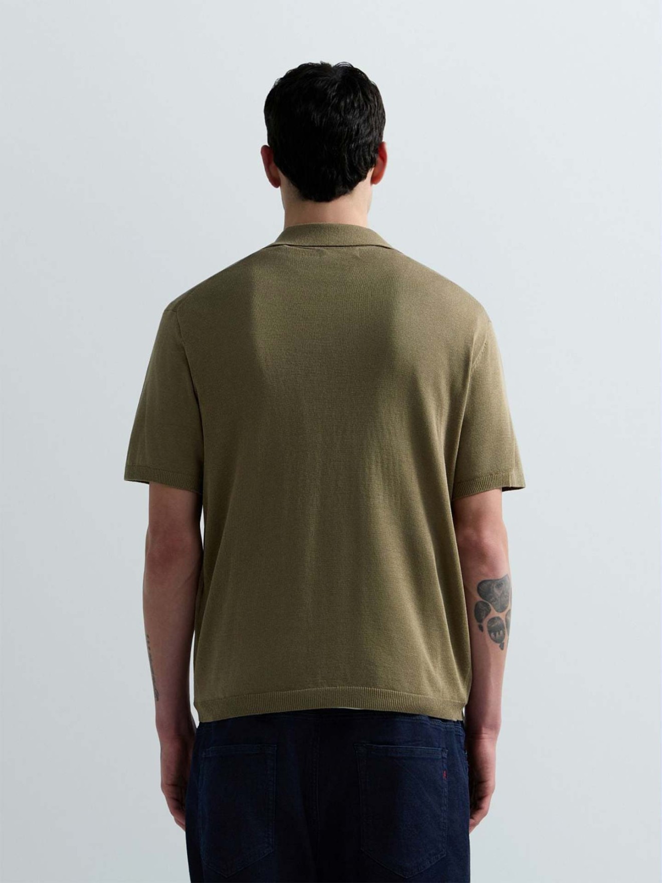Polo de Malha com Decote em V