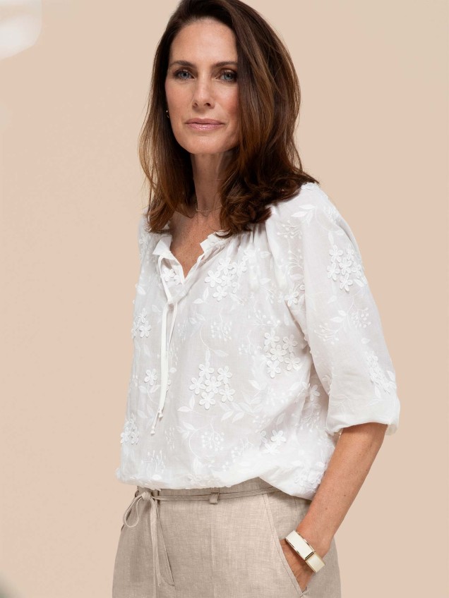 Blusa com Bordados Florais RANA