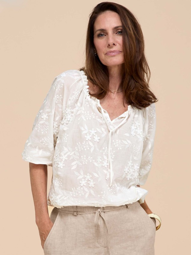 Blusa com Bordados Florais RANA