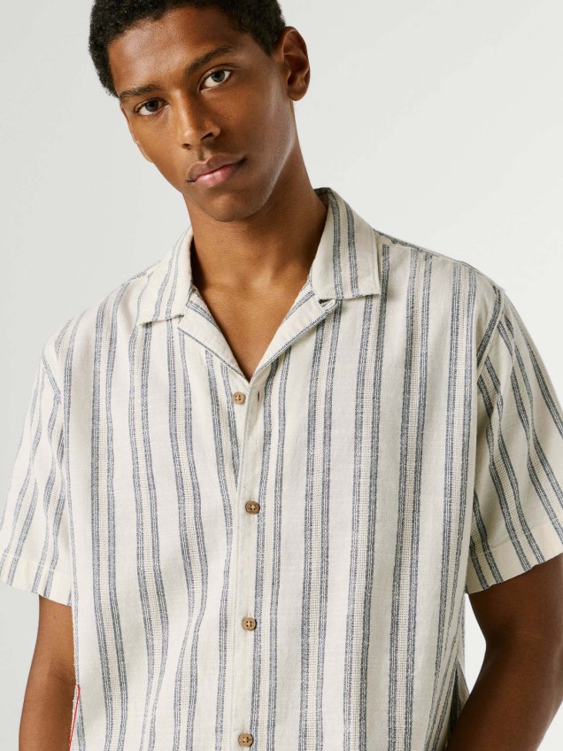 Camisa às Riscas Verticais