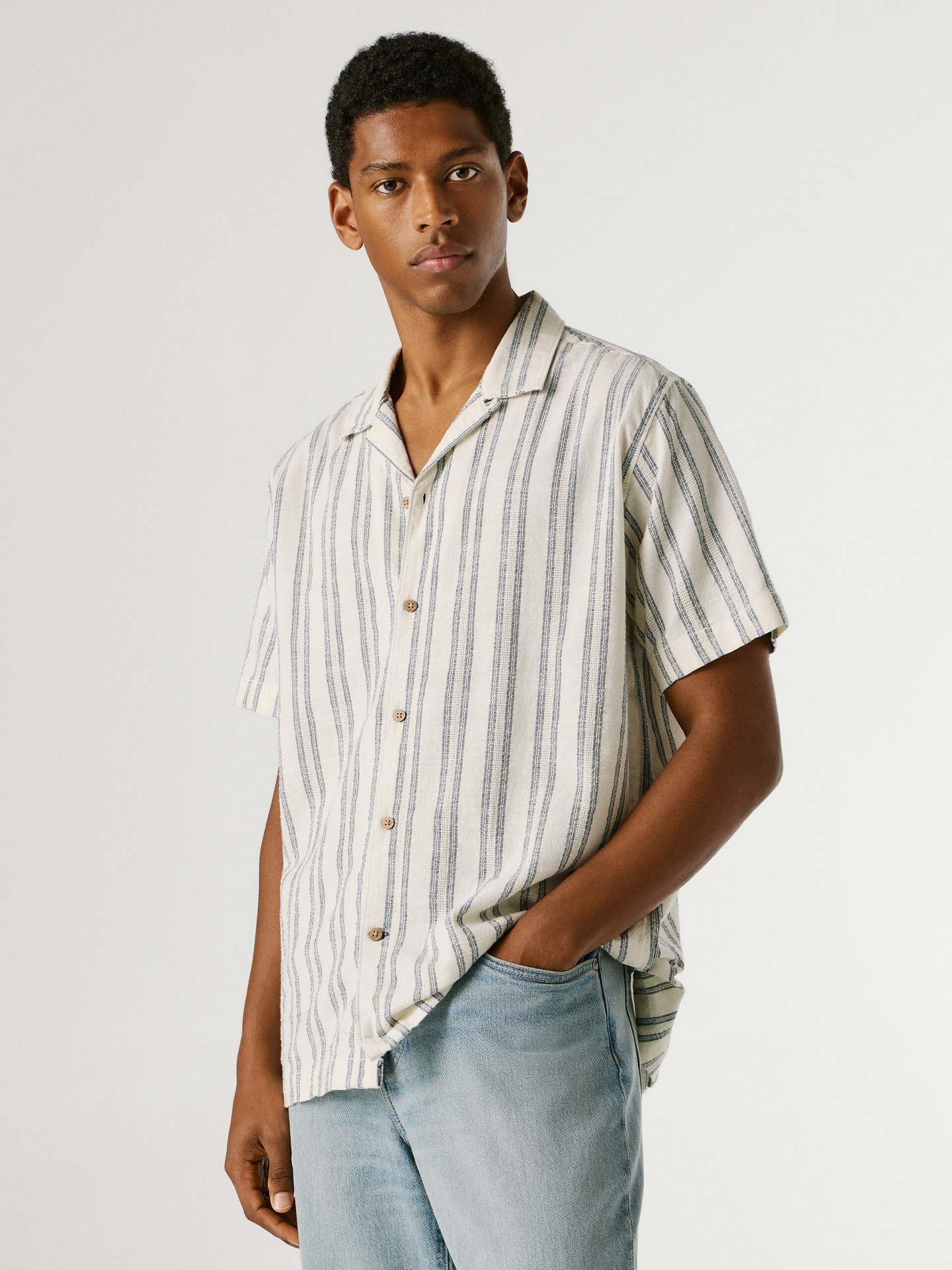 Camisa às Riscas Verticais