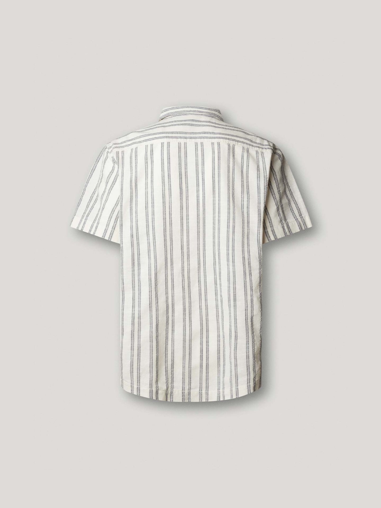 Camisa �s Riscas Verticais