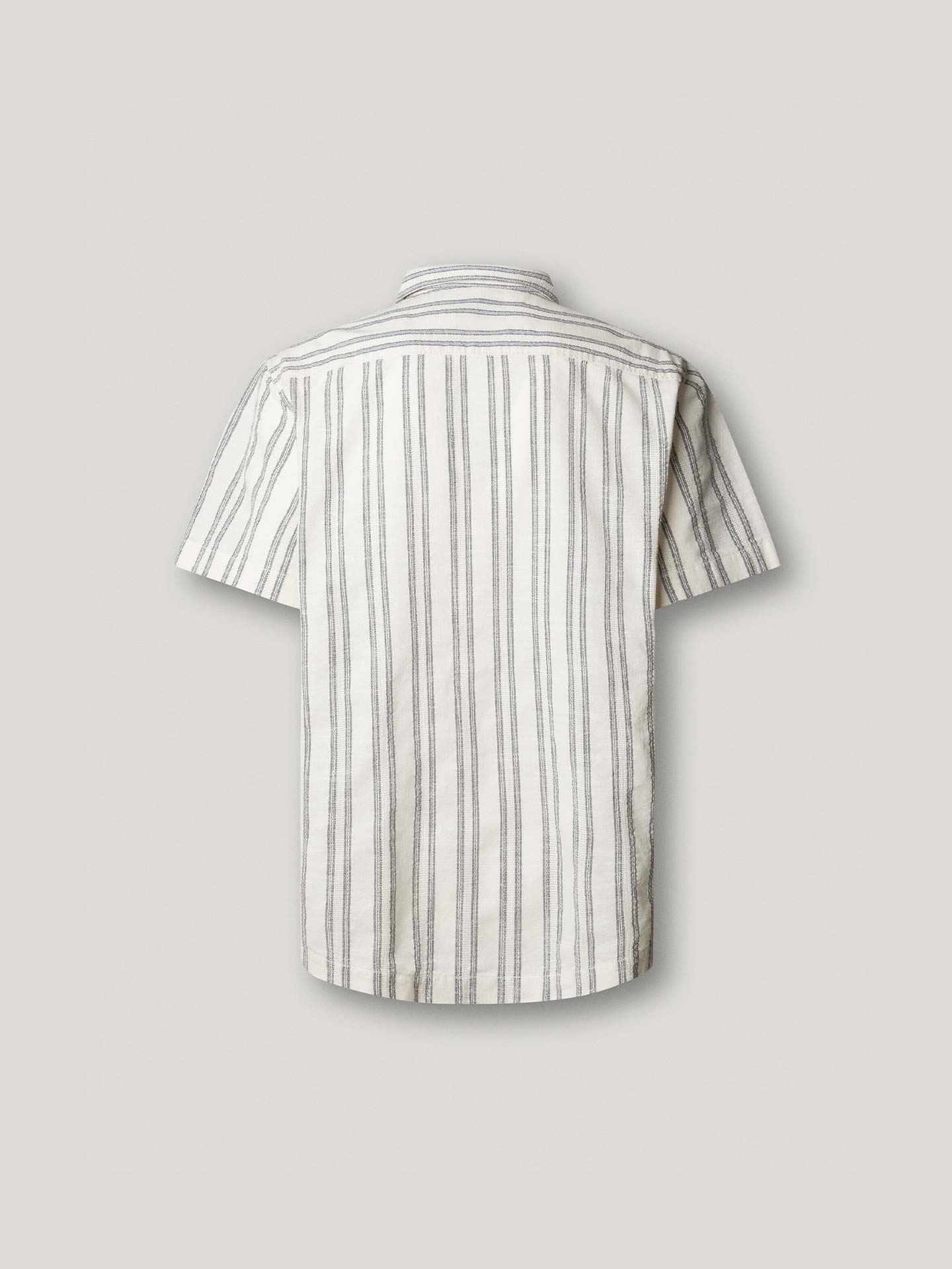 Camisa às Riscas Verticais