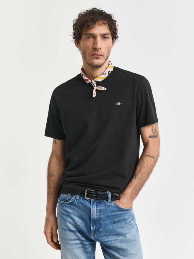 T-shirt com Log�tipo Bordado