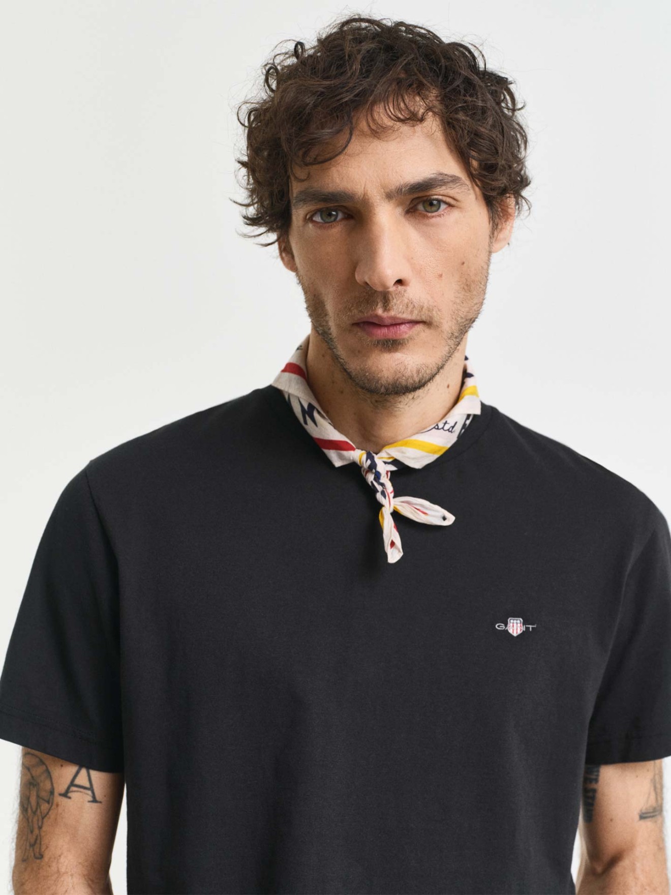 T-shirt com Logótipo Bordado
