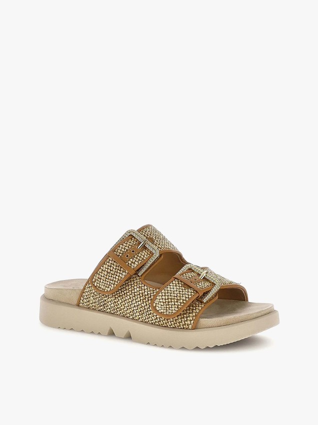 Chinelas com Tiras e Fivelas