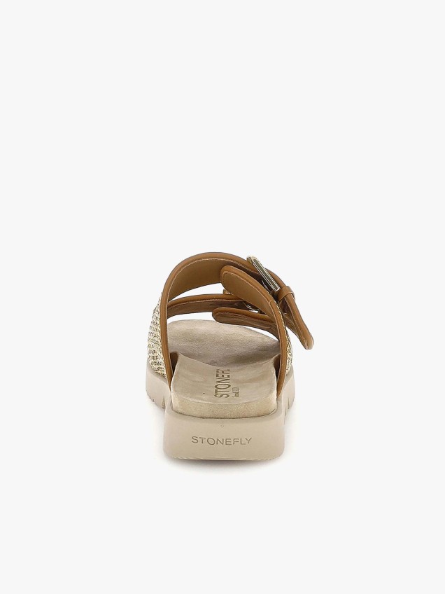 Chinelas com Tiras e Fivelas