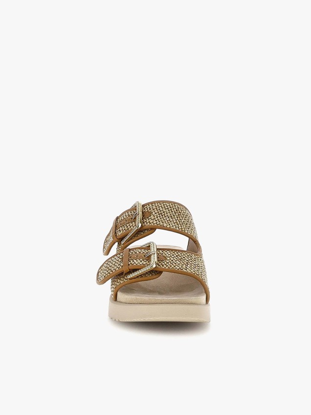 Chinelas com Tiras e Fivelas
