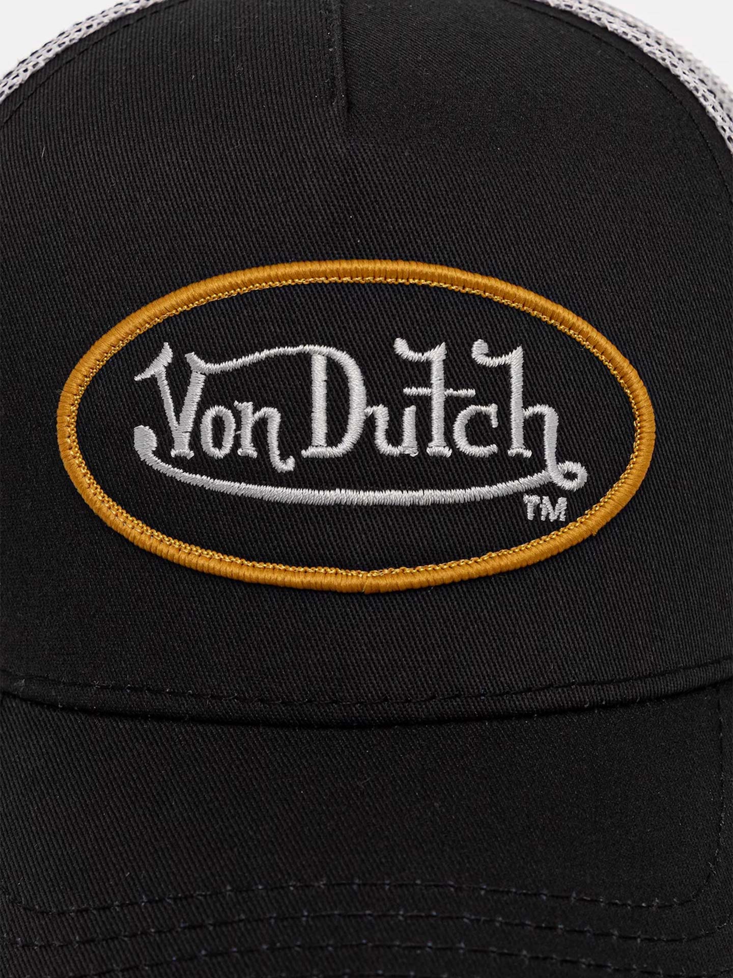 Boné Trucker com Patch Bordado