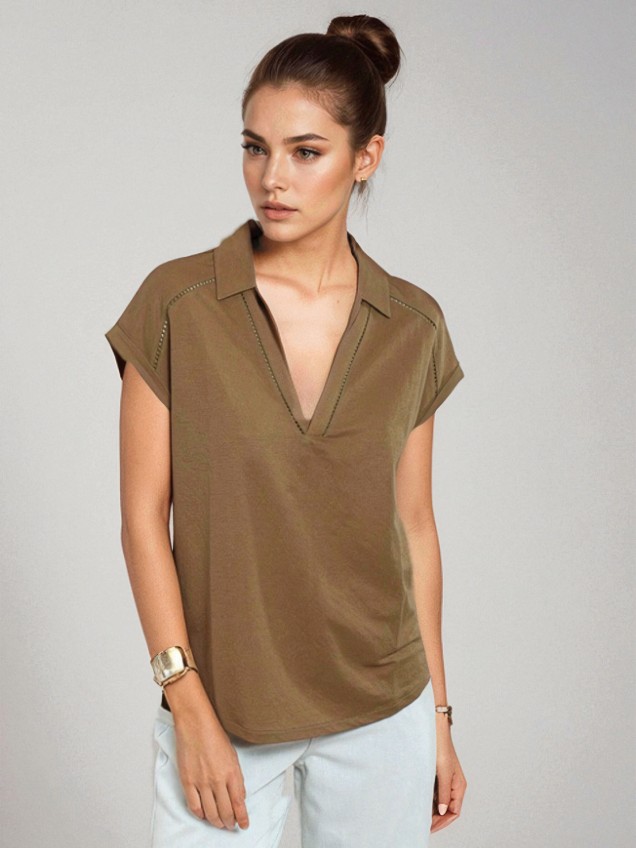T-shirt com Gola de Polo
