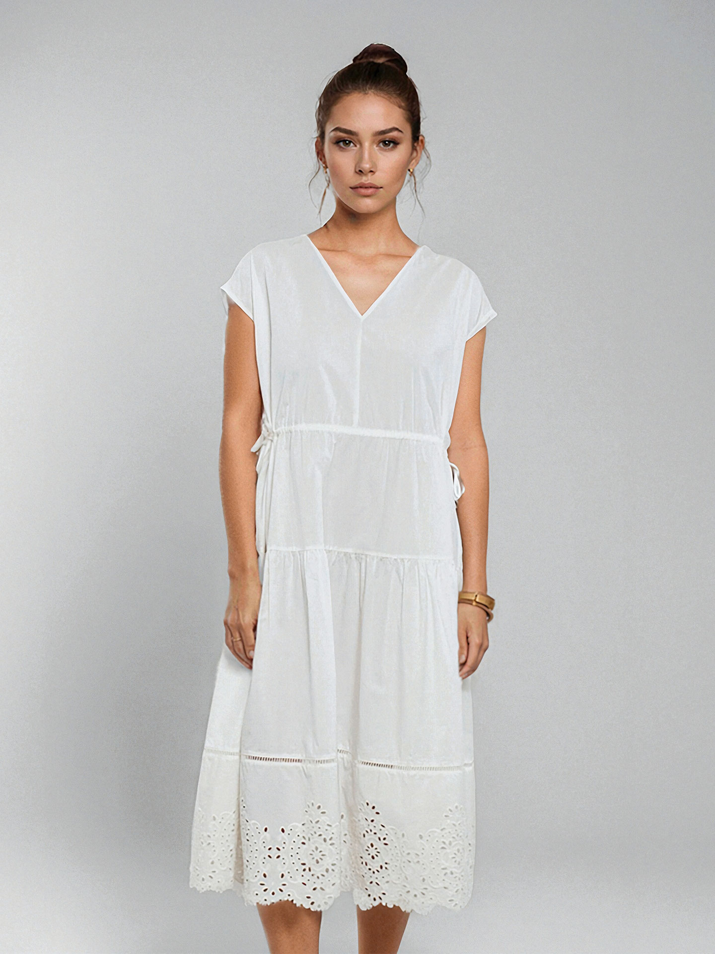 Vestido Midi com Bordado Inglês