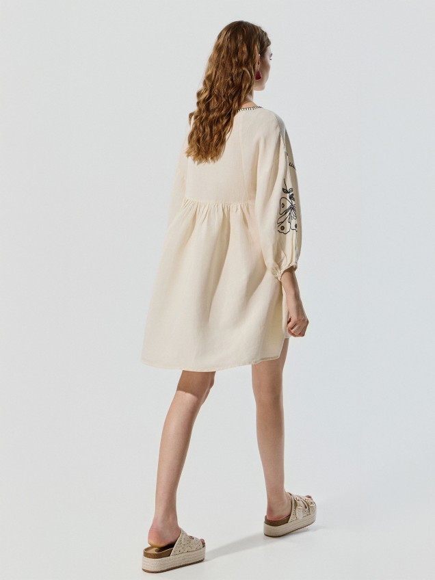 Vestido Curto com Mangas Balão