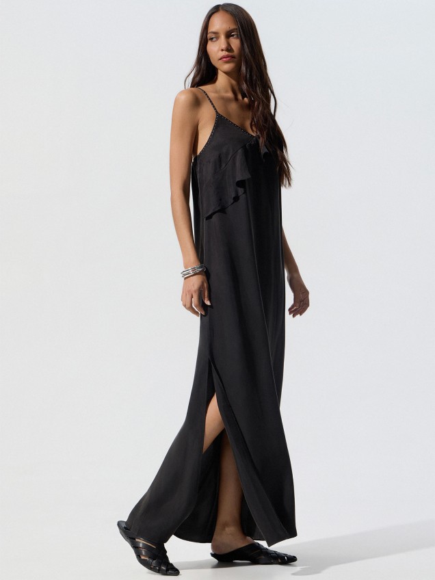 Vestido Comprido com Folhos e Tachas