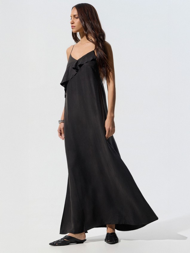 Vestido Comprido com Folhos e Tachas