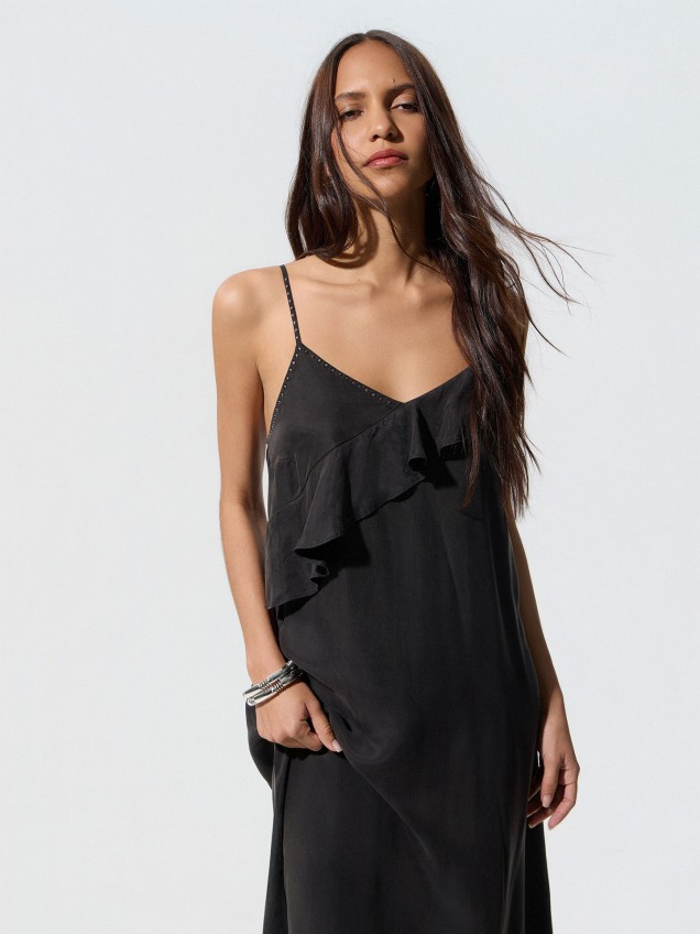 Vestido Comprido com Folhos e Tachas