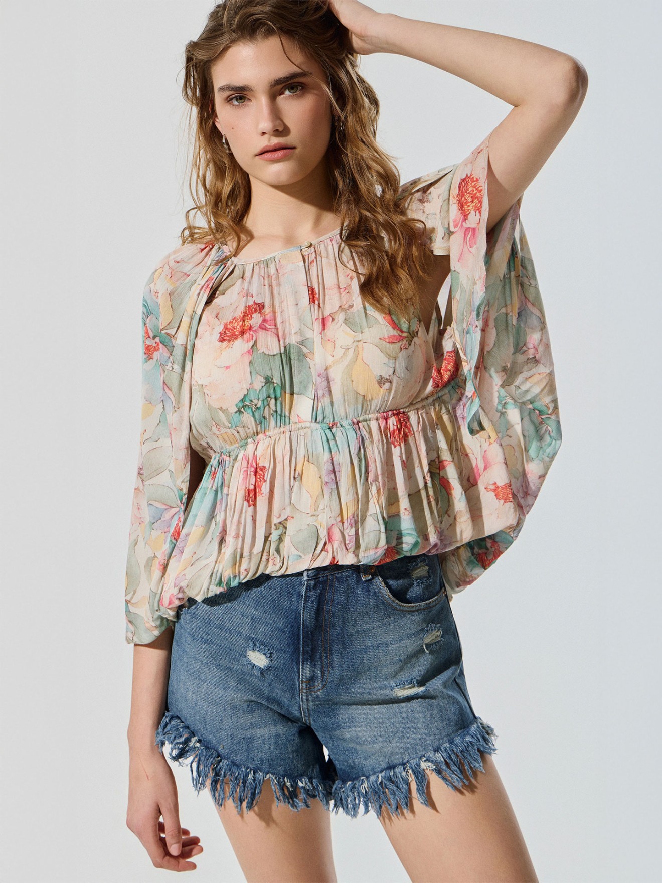 Blusa Floral Estilo Capa