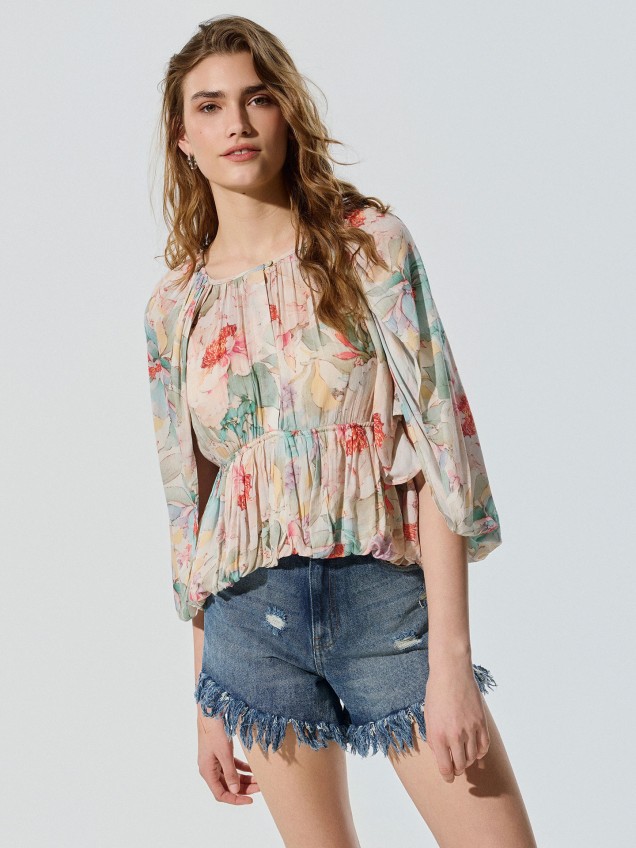Blusa Floral Estilo Capa