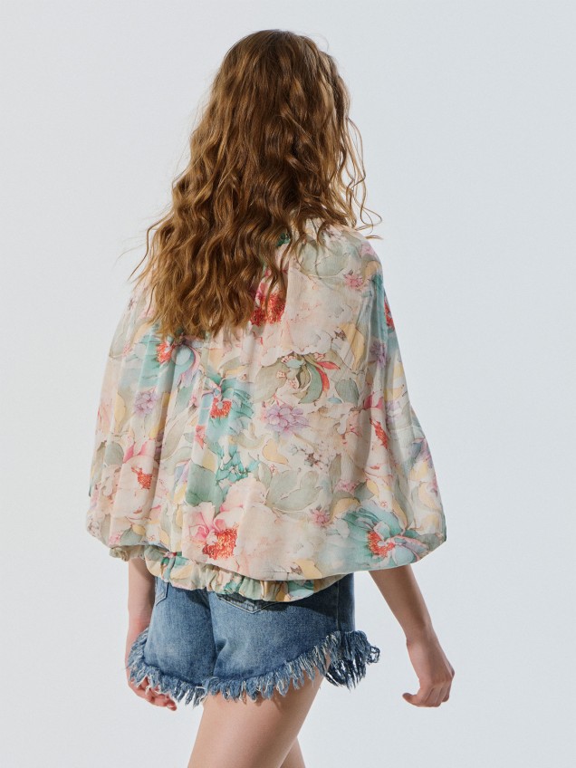 Blusa Floral Estilo Capa