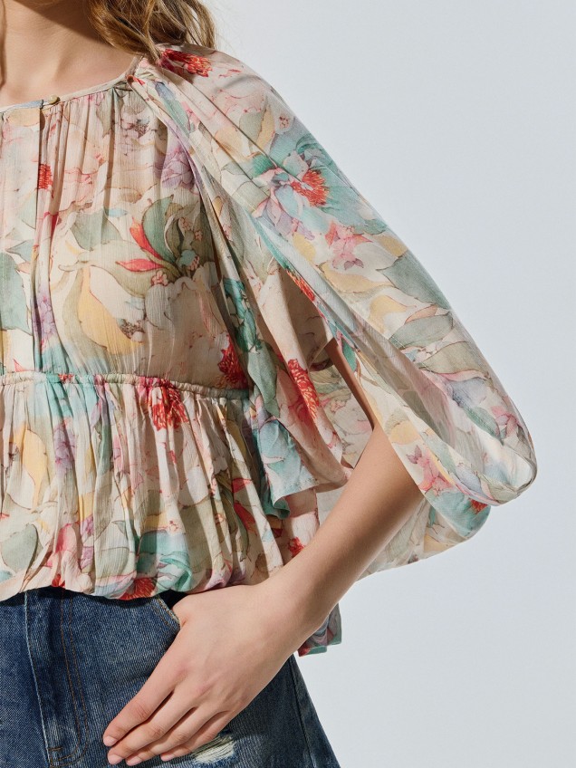 Blusa Floral Estilo Capa