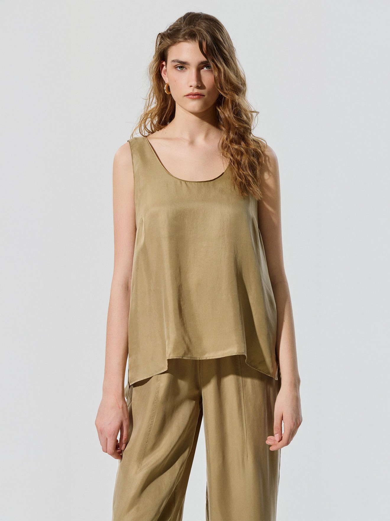 Blusa com Acabamento Acetinado