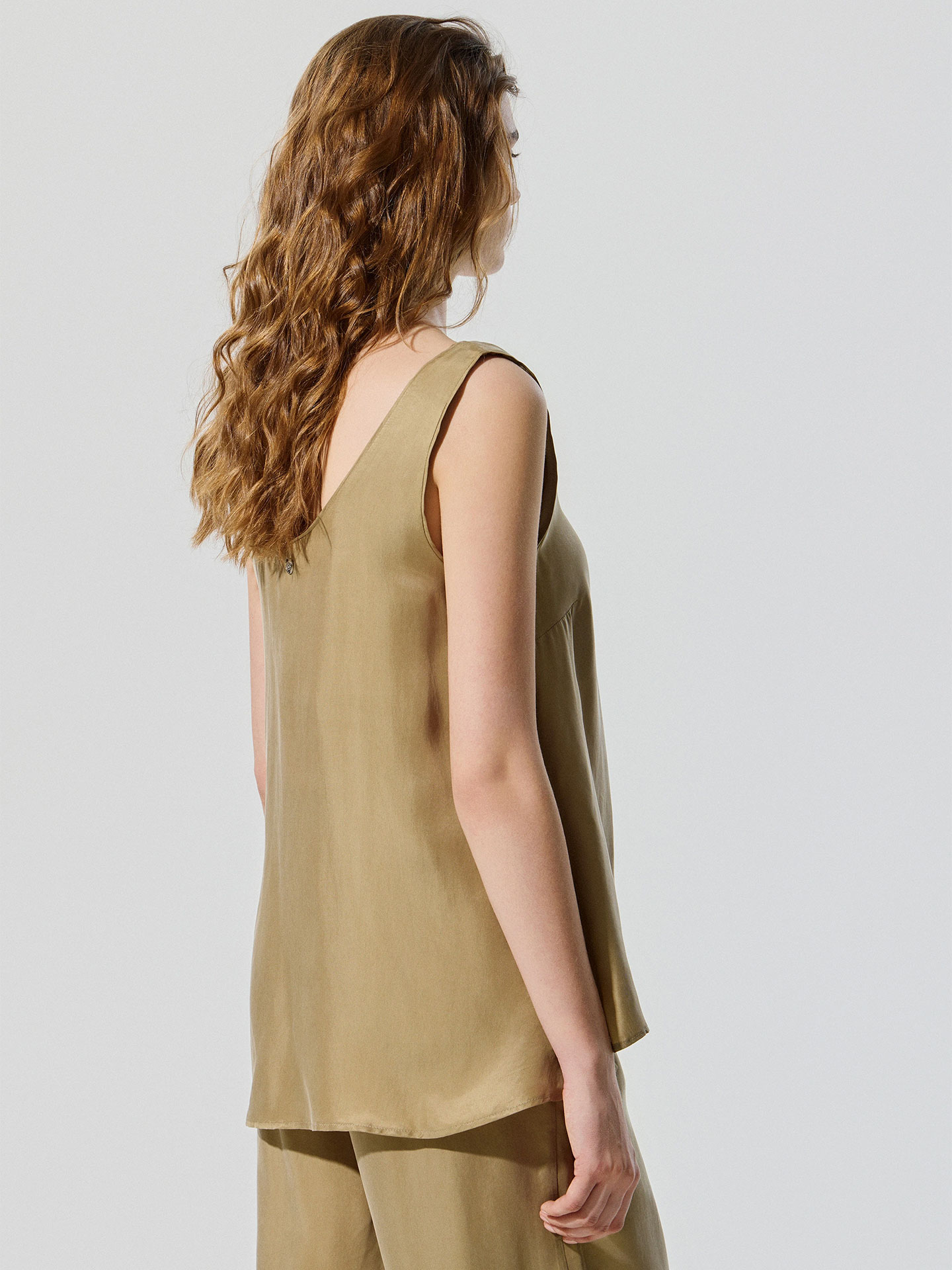 Blusa com Acabamento Acetinado