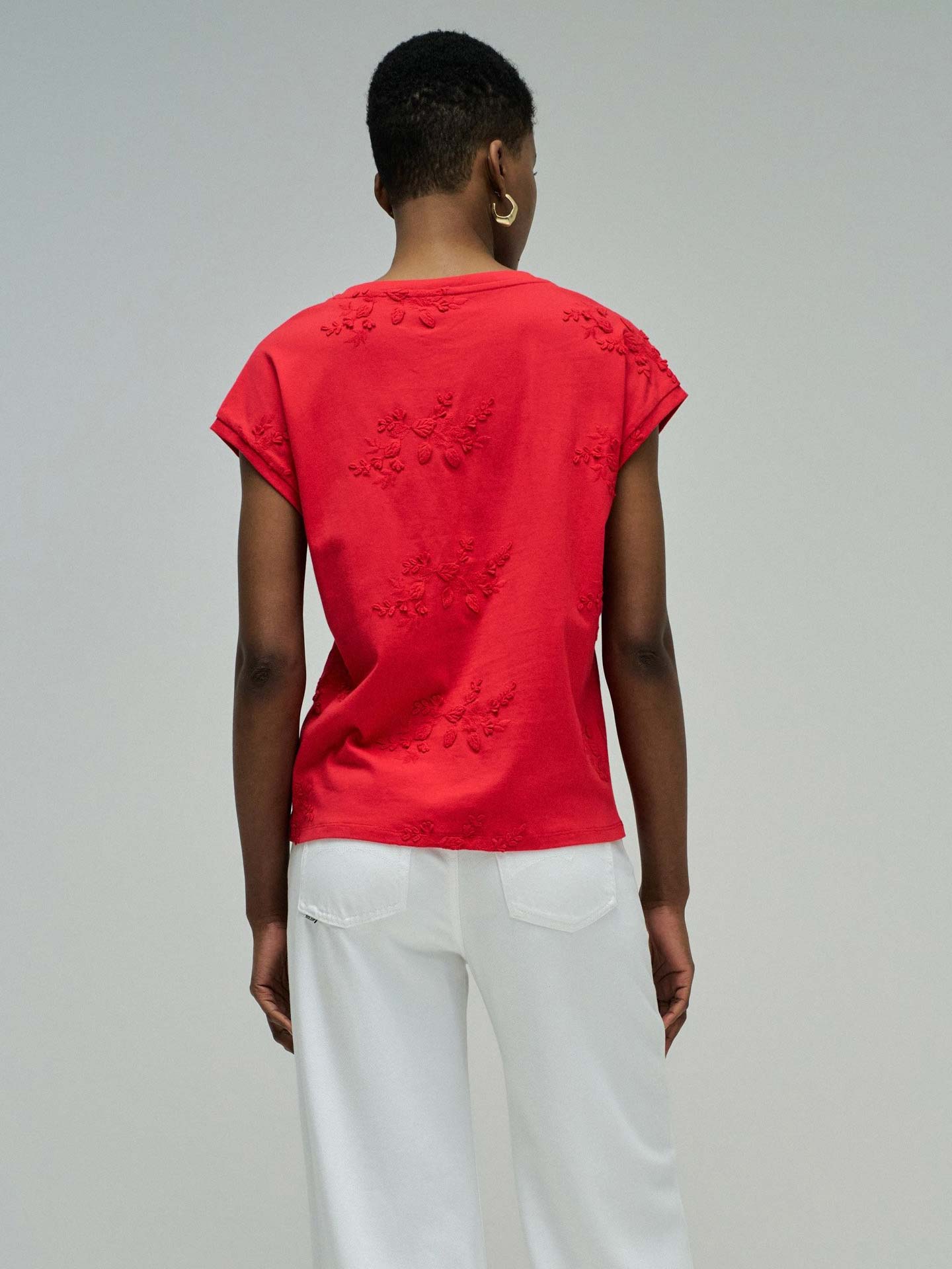 T-shirt com Bordados Florais