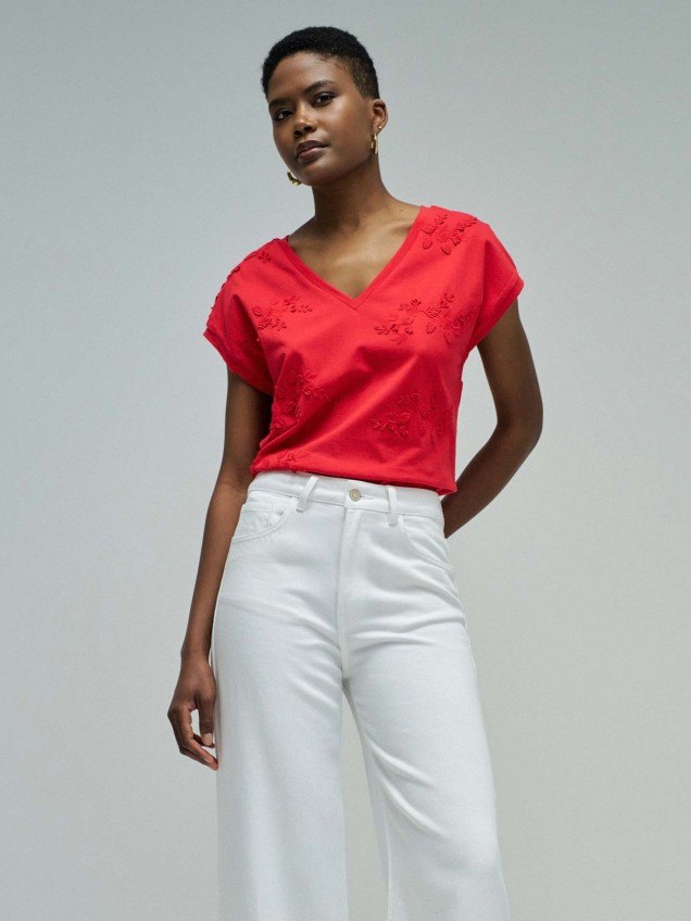 T-shirt com Bordados Florais