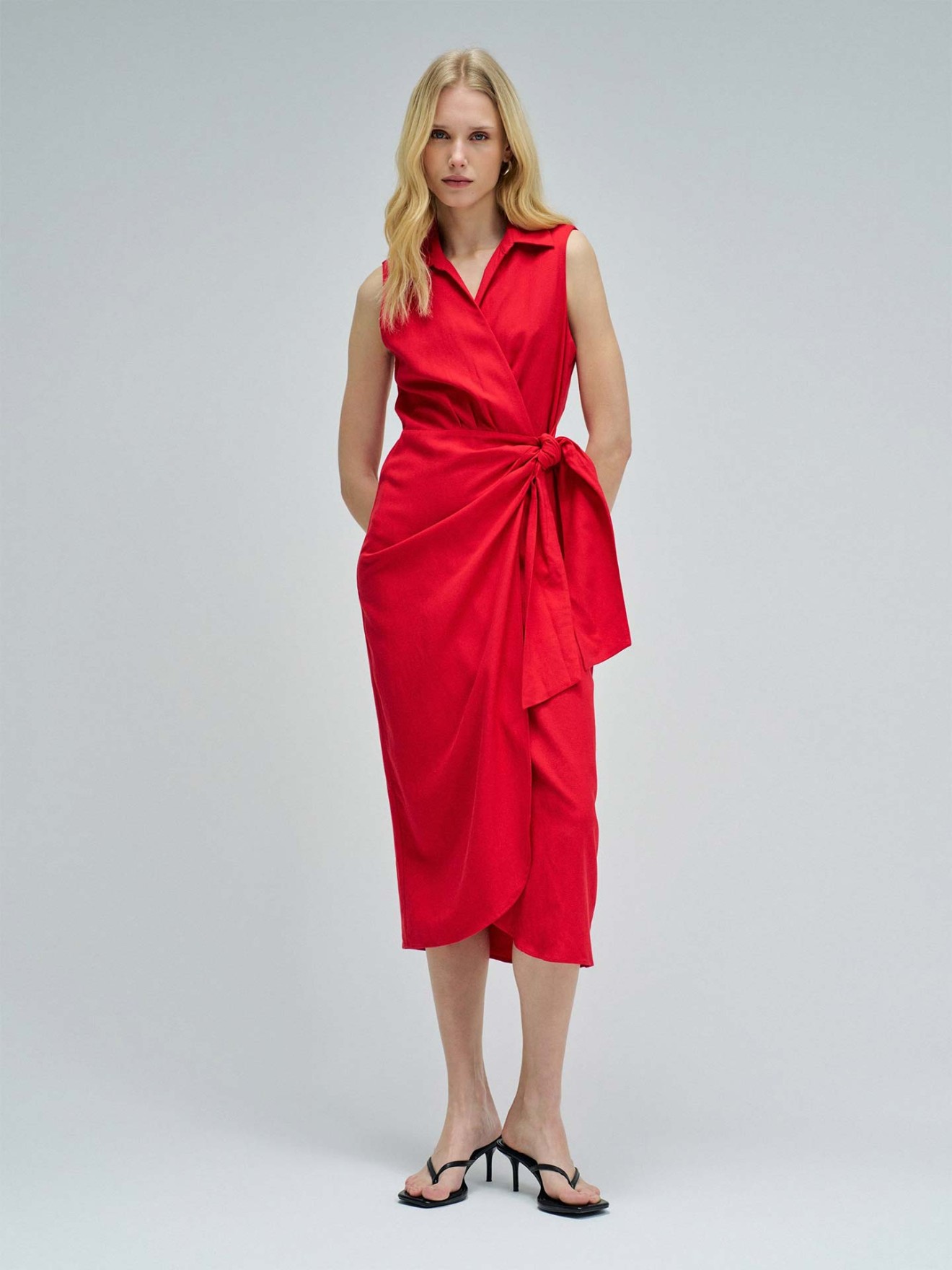 Vestido Midi com Trespasse Frontal