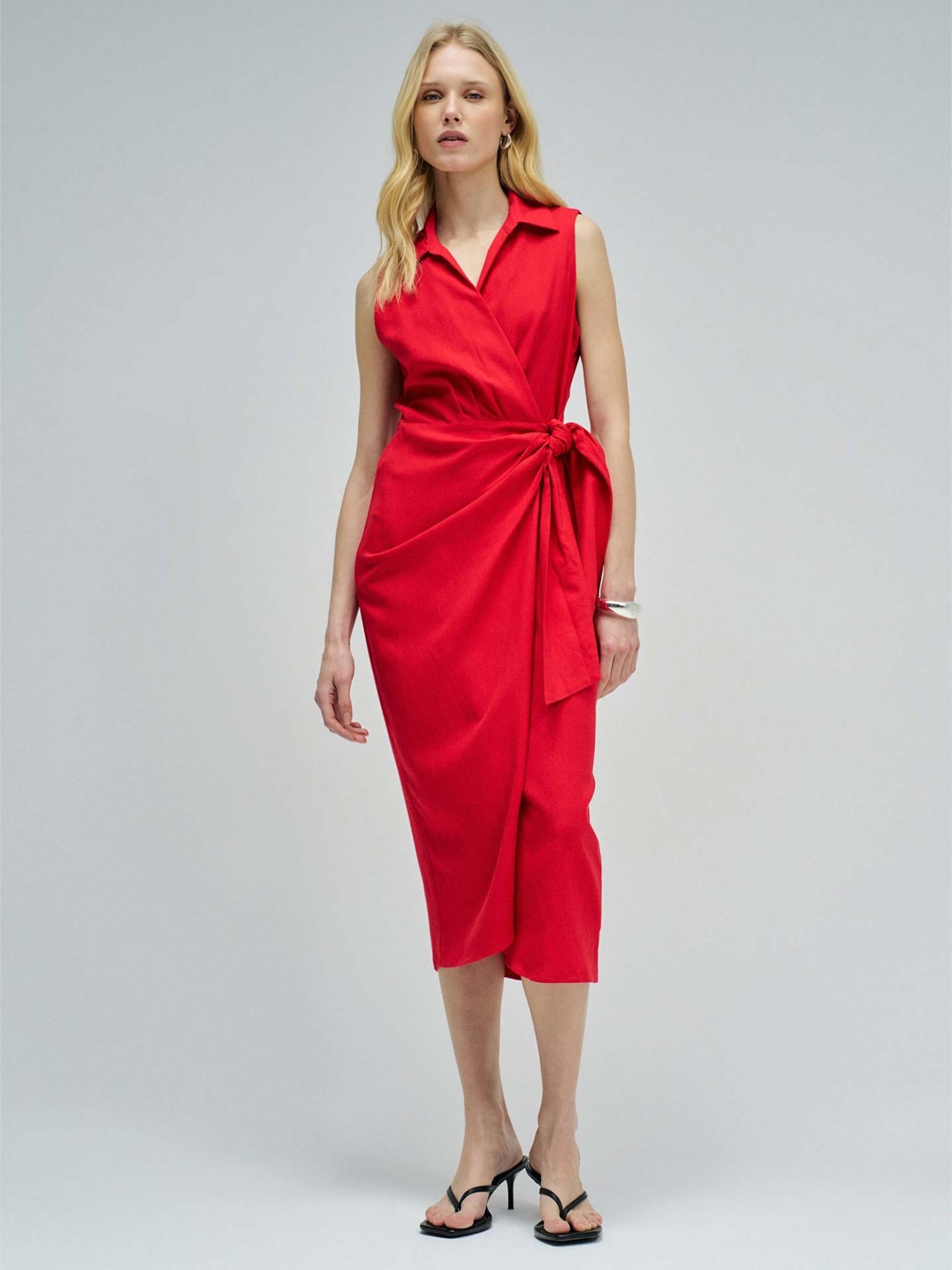 Vestido Midi com Trespasse Frontal