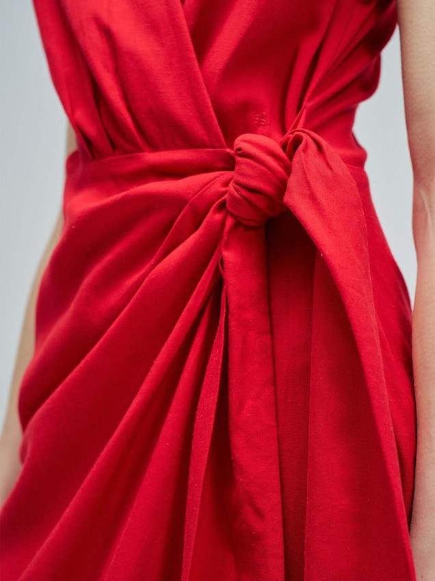 Vestido Midi com Trespasse Frontal