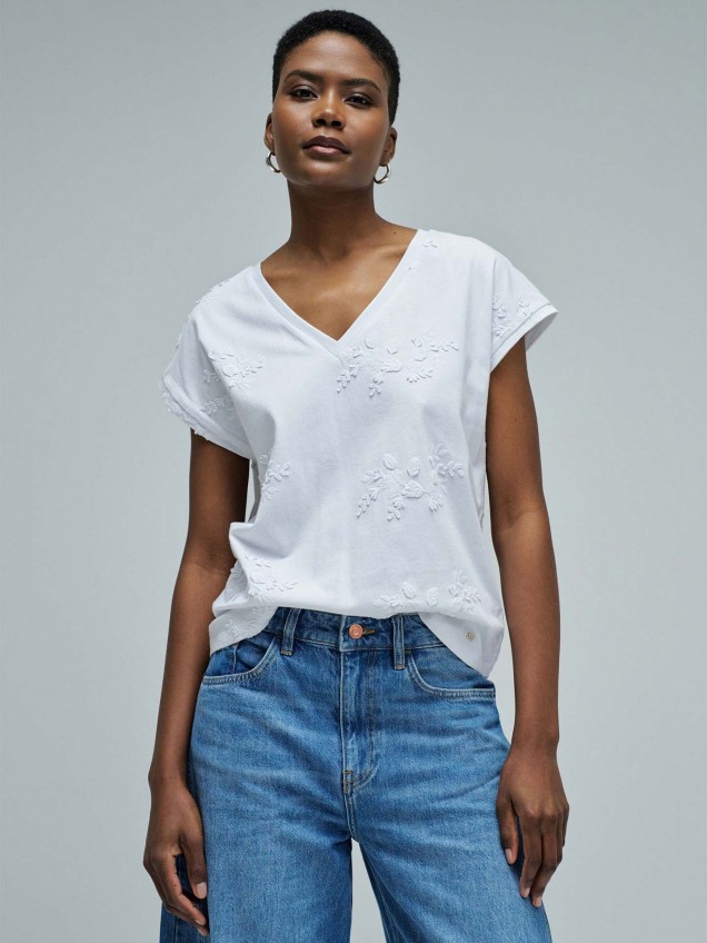 T-shirt com Bordados Florais